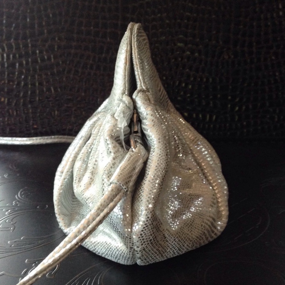 STUART WEITZMAN silver leather clutch purse cross body bag - Picture 2 of 4